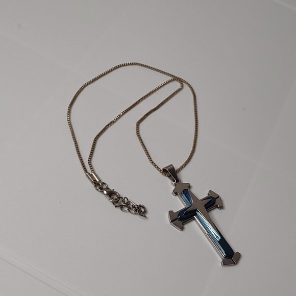 18.5 Inch Cross Pendant Necklace - Picture 2 of 13